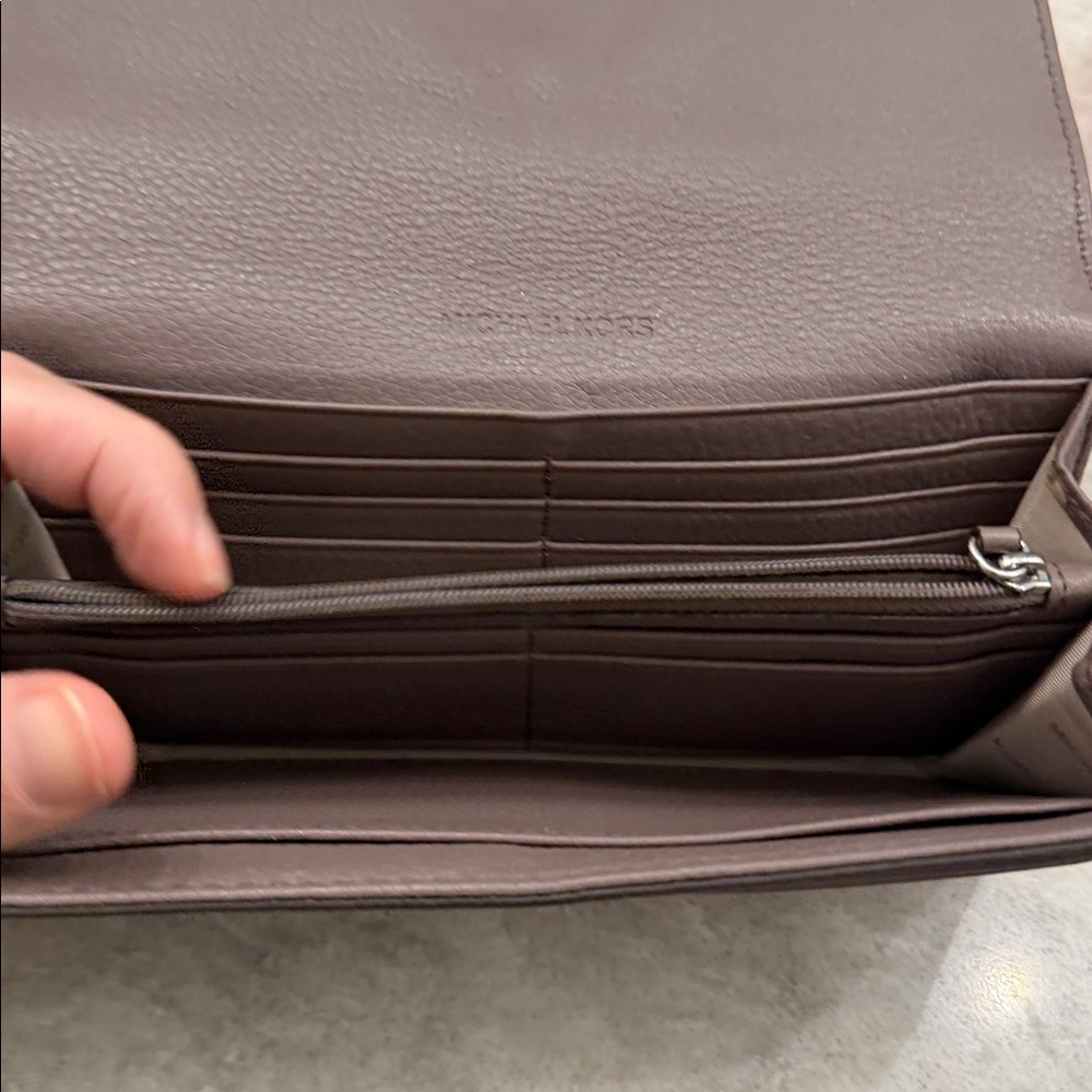 Used Michael Kors leather set - Picture 12 of 16